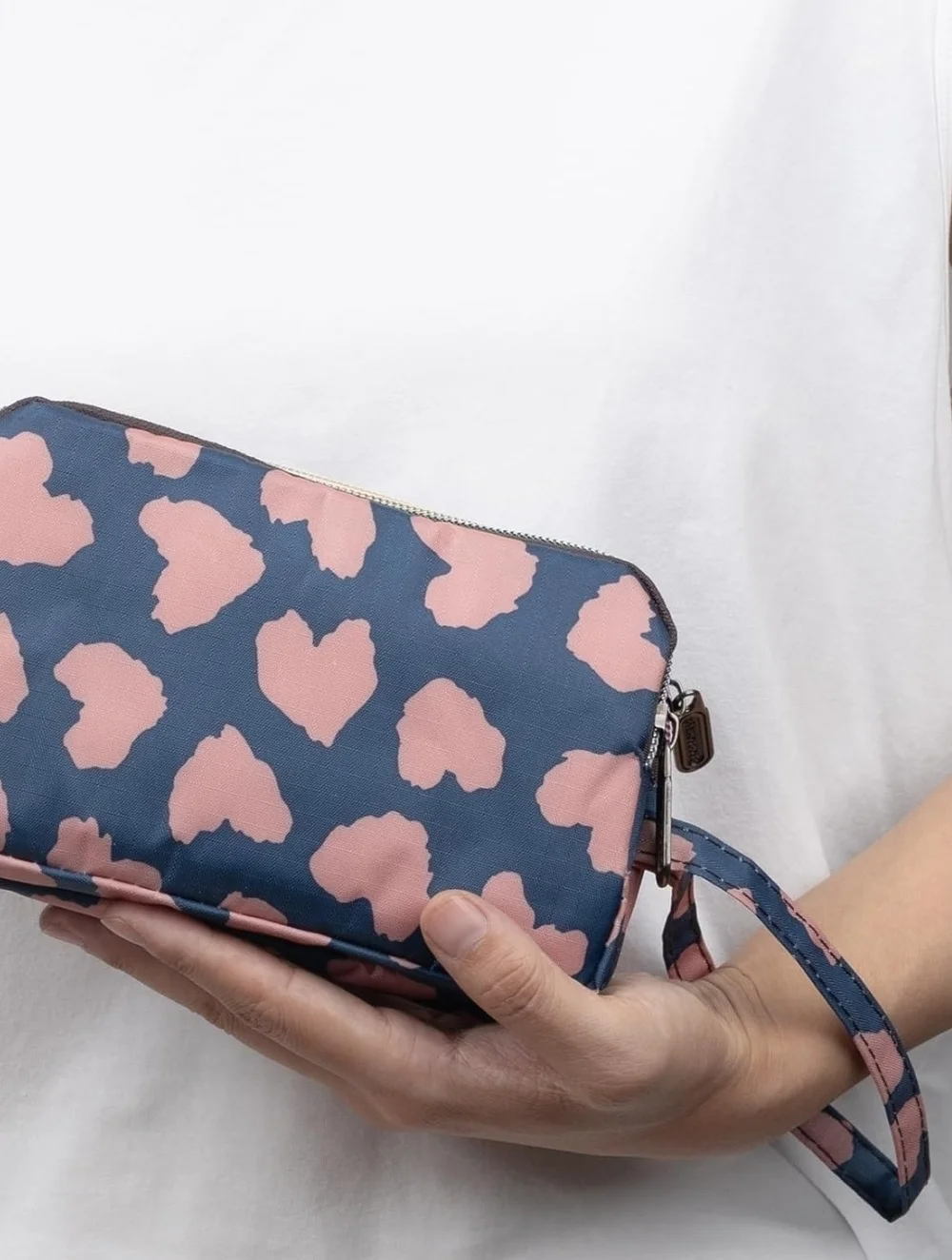 Heart Triple-Zip Wristlet Phone Concert Bag Boho Organizer Pouch Waterproof NWT